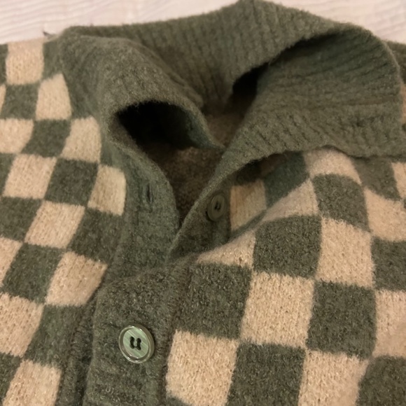 Like new green cardigan - Picture 2 of 9